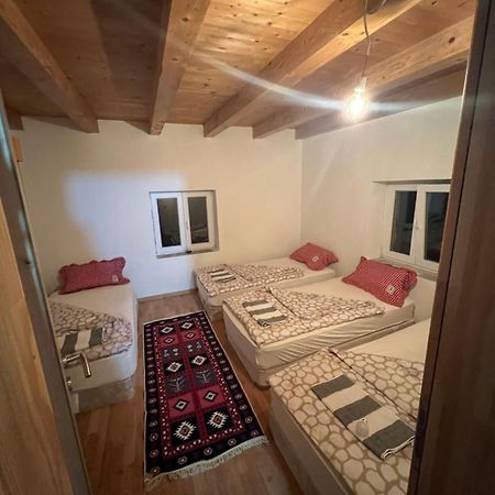 Kod Kapetana Tea Bed & Breakfast Gornji Lukomir Exterior photo