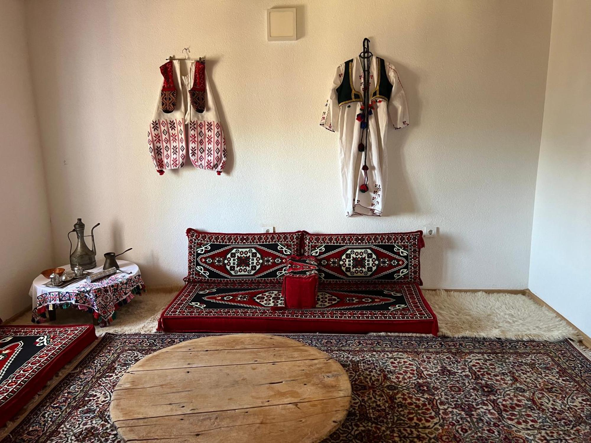 Kod Kapetana Tea Bed & Breakfast Gornji Lukomir Exterior photo