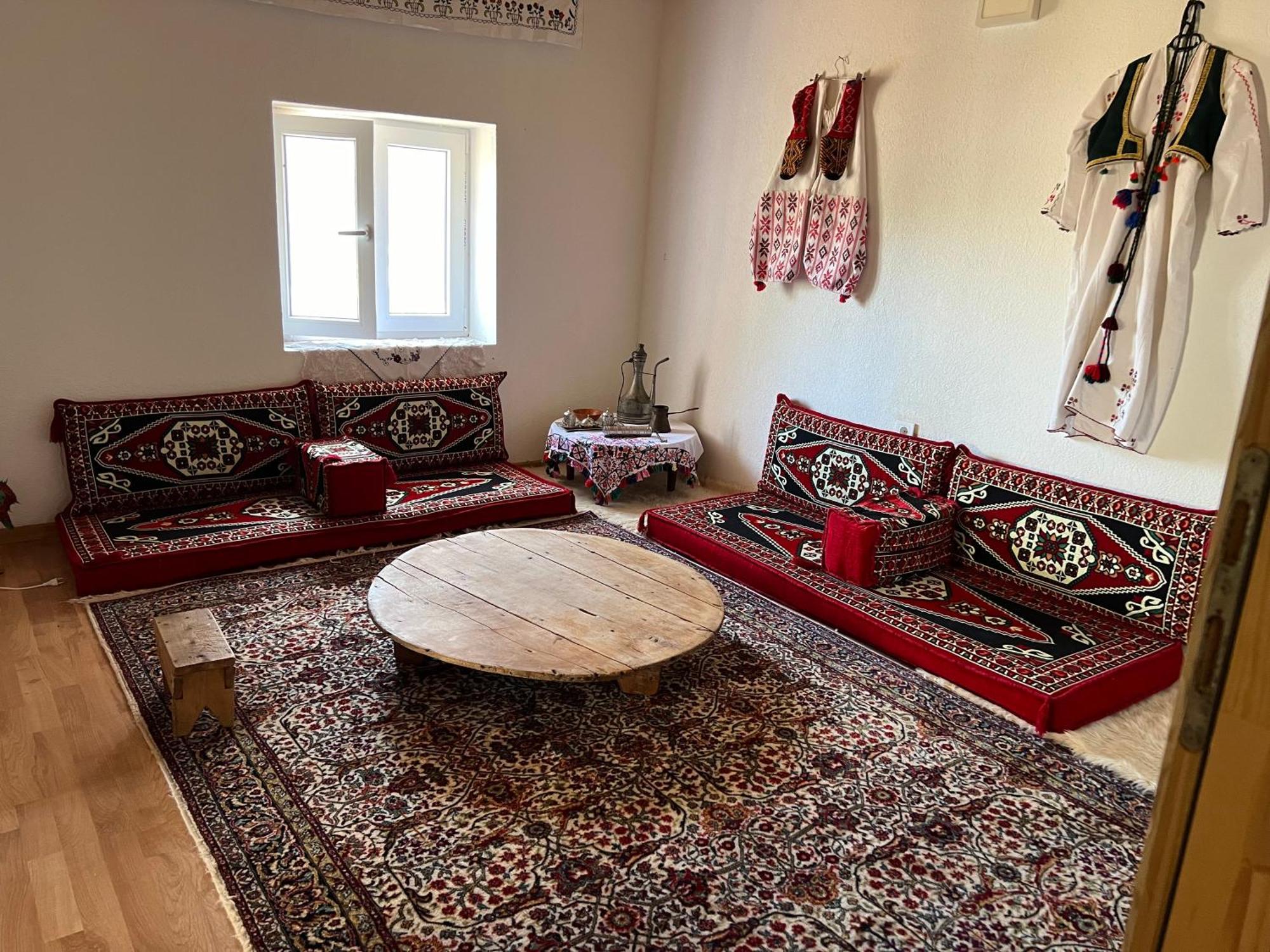 Kod Kapetana Tea Bed & Breakfast Gornji Lukomir Exterior photo
