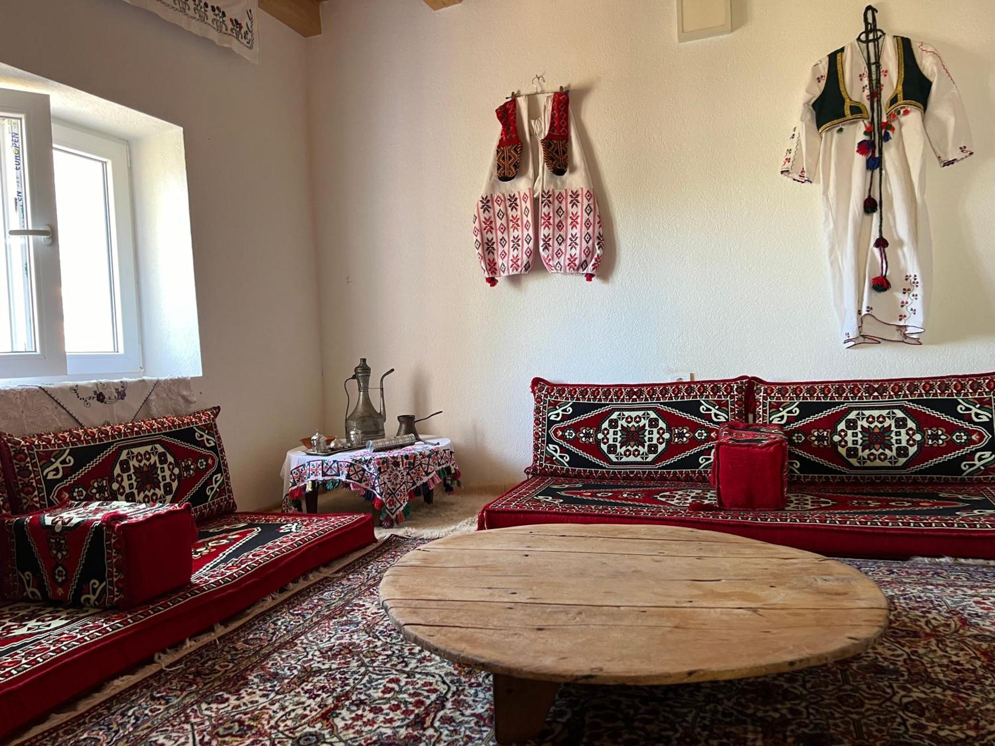 Kod Kapetana Tea Bed & Breakfast Gornji Lukomir Exterior photo