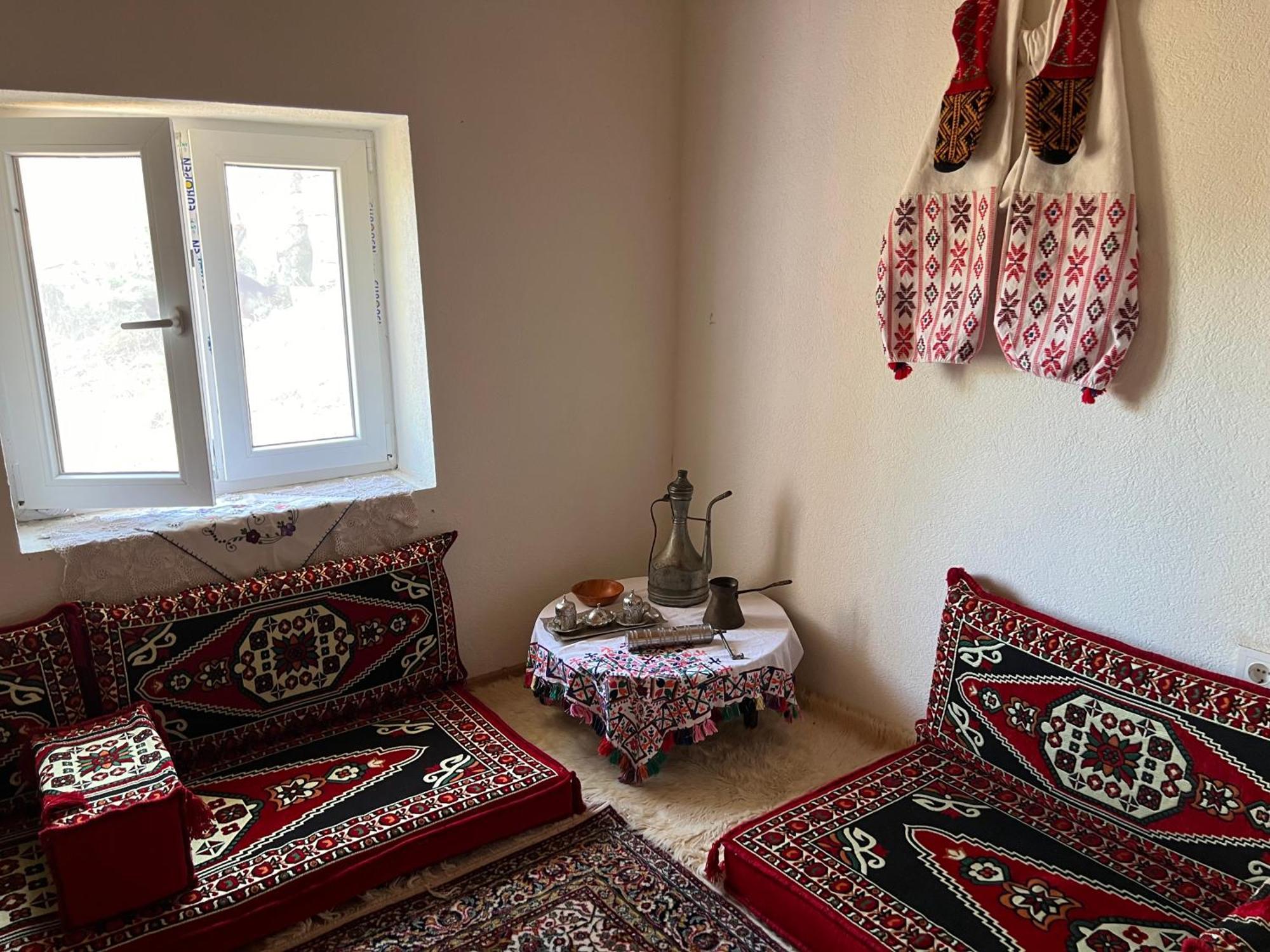 Kod Kapetana Tea Bed & Breakfast Gornji Lukomir Exterior photo