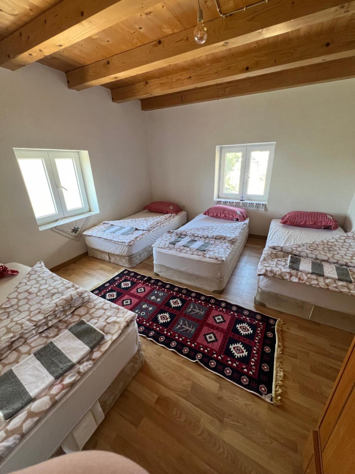 Kod Kapetana Tea Bed & Breakfast Gornji Lukomir Exterior photo