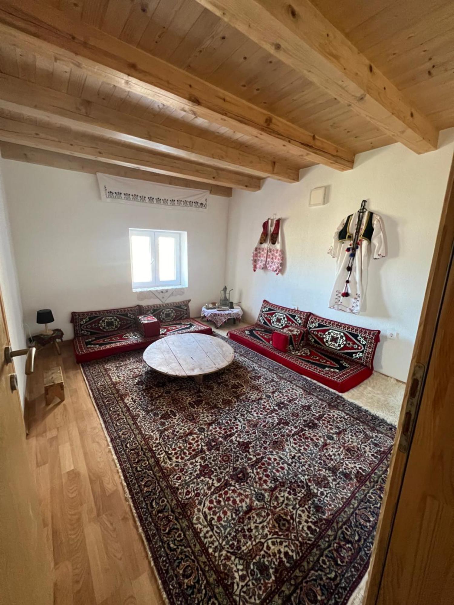 Kod Kapetana Tea Bed & Breakfast Gornji Lukomir Exterior photo