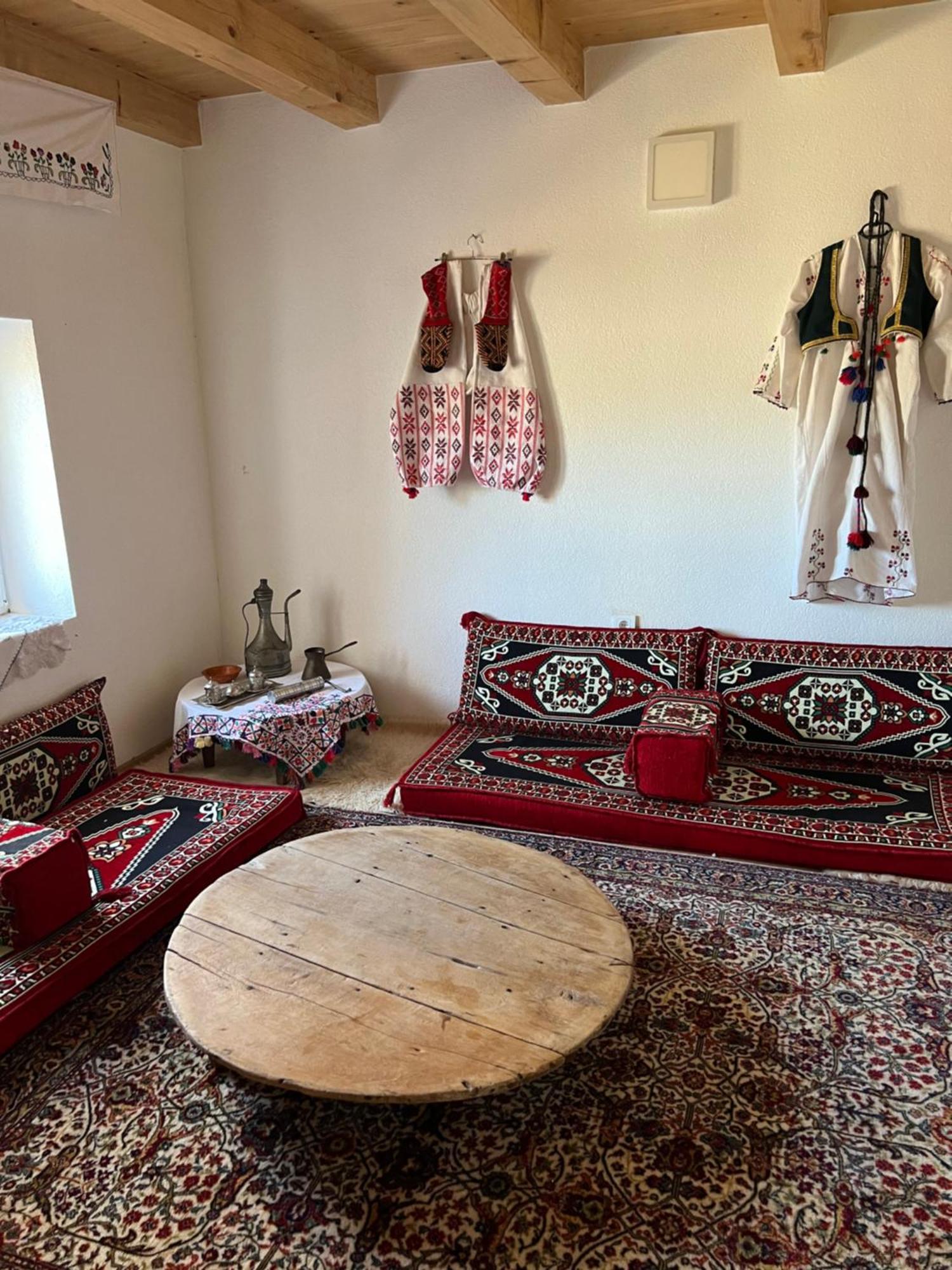 Kod Kapetana Tea Bed & Breakfast Gornji Lukomir Exterior photo