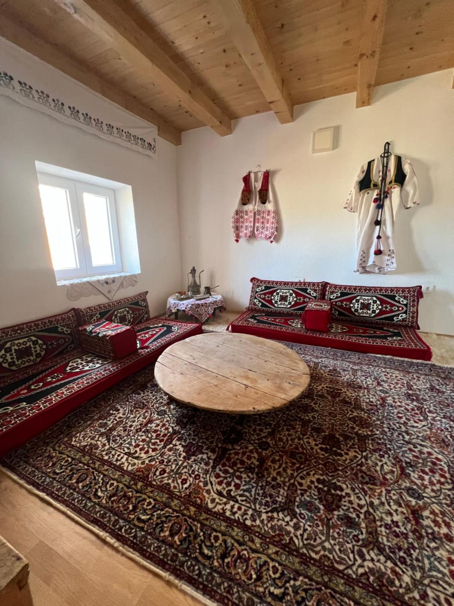 Kod Kapetana Tea Bed & Breakfast Gornji Lukomir Exterior photo